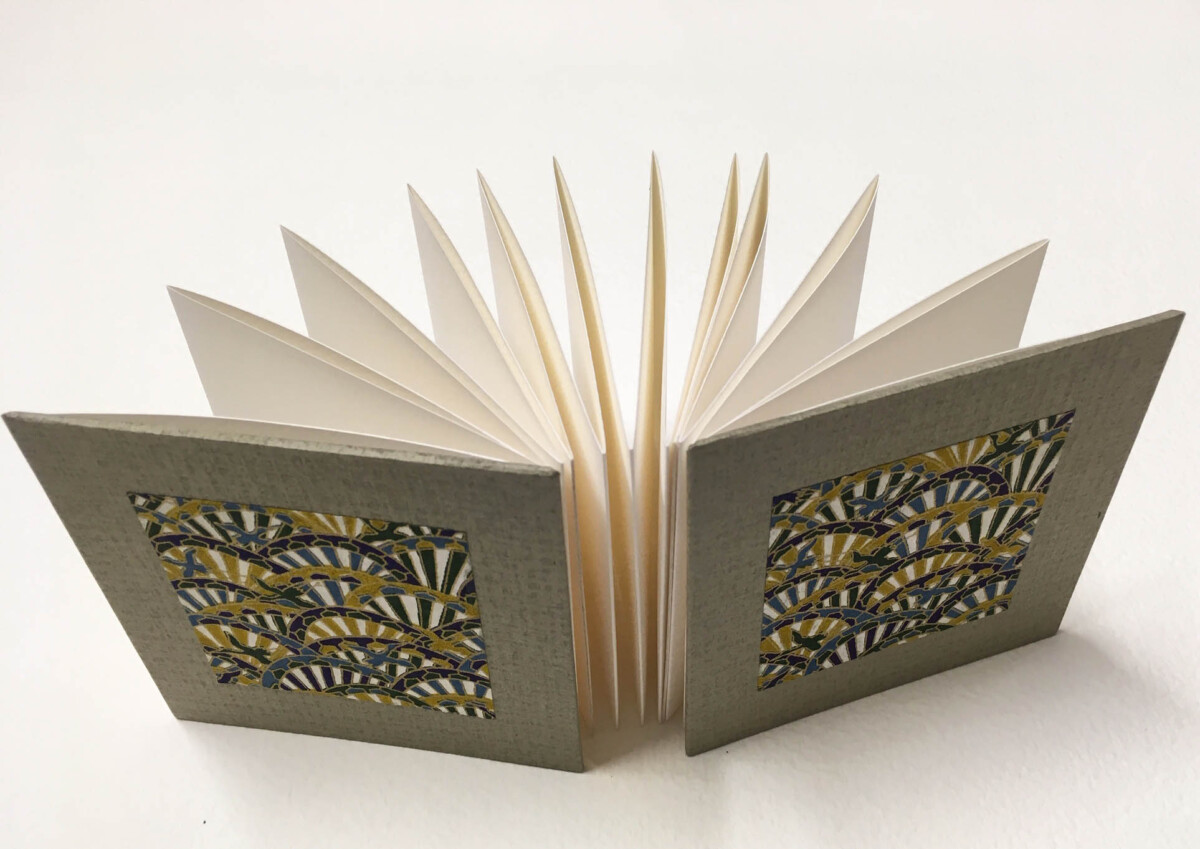 Domenica 16 Marzo 9.30-13.00
CORSO LIBRO D'ARTISTA (base):  Album a fisarmonica in piccoli formati con copertine rilegate in carte pregiate