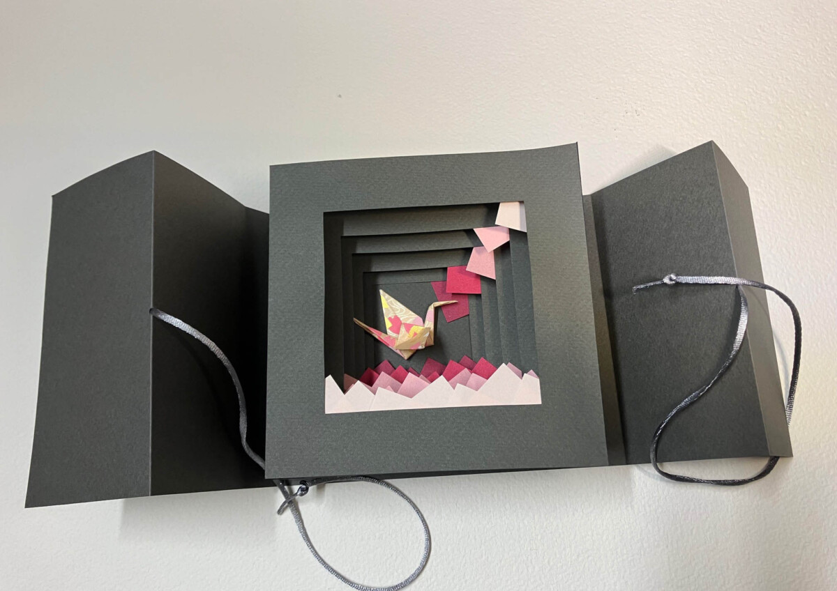 Domenica 19 Gennaio  9.30-13.00
CORSO LIBRO d'ARTISTA (base): Pagine montate a quinte teatrali per un libro a più livelli con inserimento di figure 