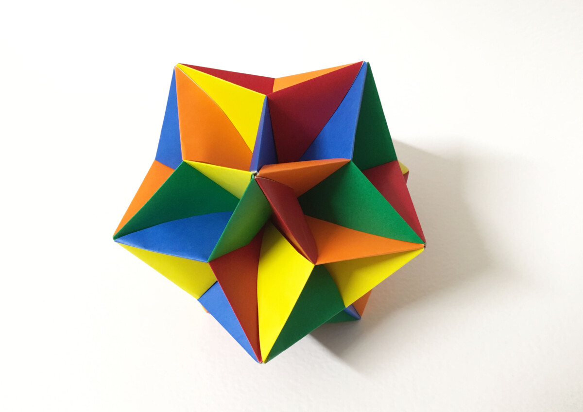 Sabato 8 Marzo
9.30-12.30
CORSO PAPER ARTIST
L'origami geometrico modulare nella realizzazione di forme poliedriche ad incastro