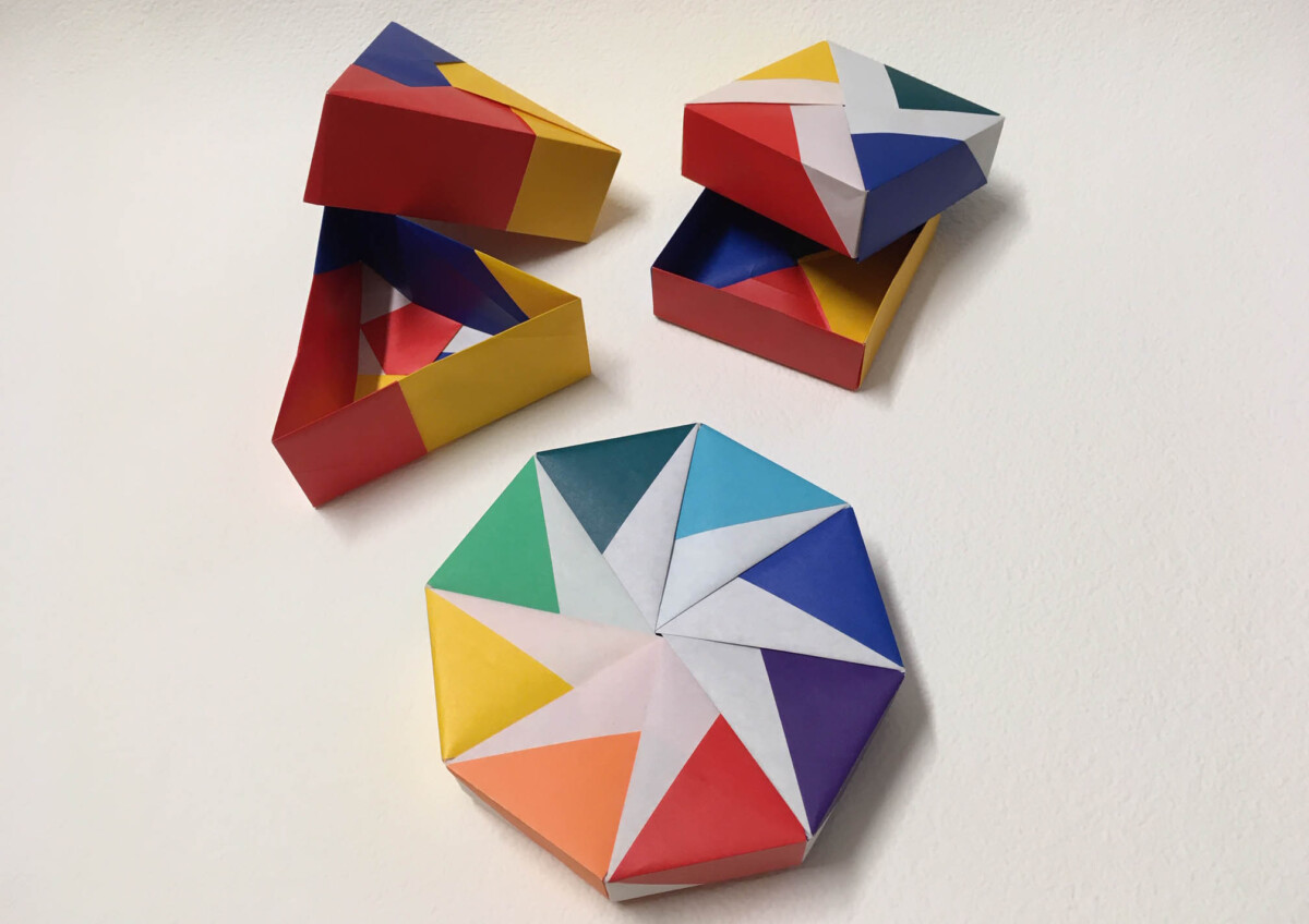 Sabato 19 Ottobre 
 9.30-12.30
CORSO PAPER ARTIST 
Scatole modulari poligonali multicolori, modelli di Tomoko Fuse