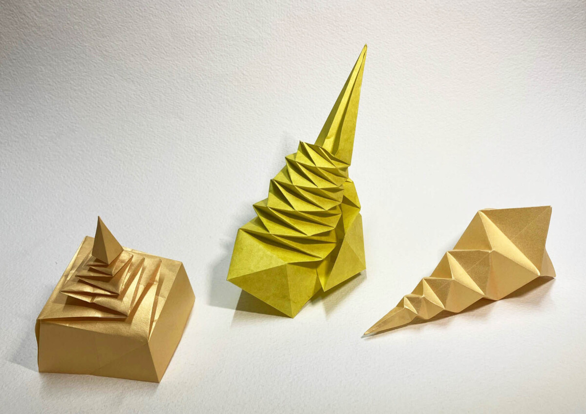 Sabato 22 Febbraio
14.30-17.30
CORSO ORIGAMI DESIGN
Spirali origami che diventano sculture o oggetti luminosi, come variare, creare e progettare modelli ispirati alle autrici T.Fuse e L. Canovi