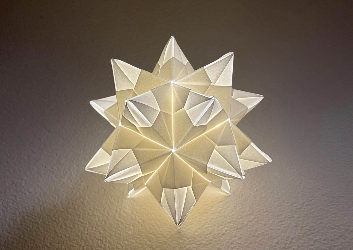 Sabato pomeriggio 25 Ottobre o Lunedì sera 27 Ottobre - 
CORSO origami DESIGN - Realizzazione di stelle poliedriche e  oggetti modulari illuminati da luci led