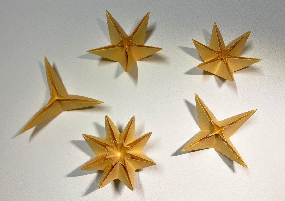 Sabato pomeriggio 8 Novembre o Lunedì sera 10 Novembre -
CORSO origami DESIGN - Stelle di vario tipo ottenute da fogli quadrati e da altre geometrie della carta