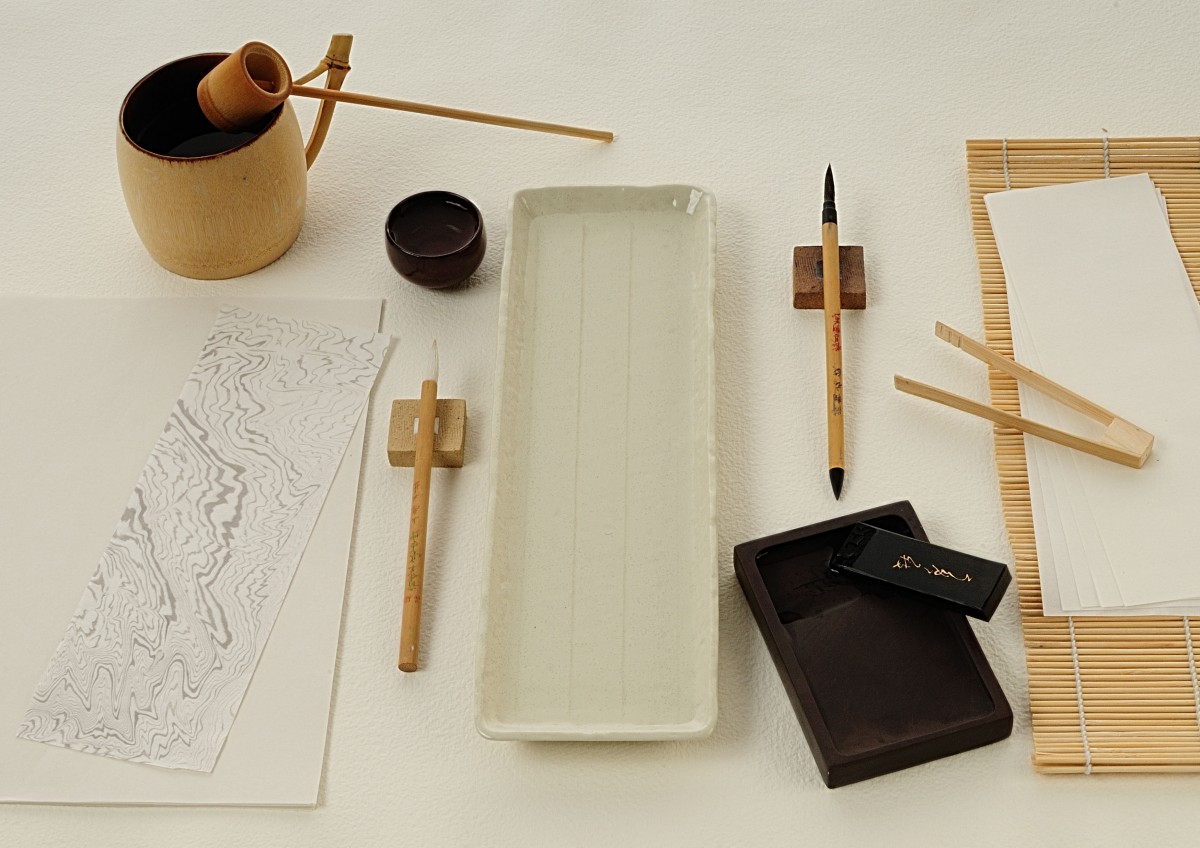 Suminagashi - I TESORI del CALLIGRAFO: pennello, pietra, inchiostro, carta